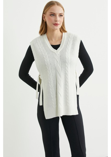 Yanları Bağlama Detaylı Yünlü Triko Süveter - Kemik