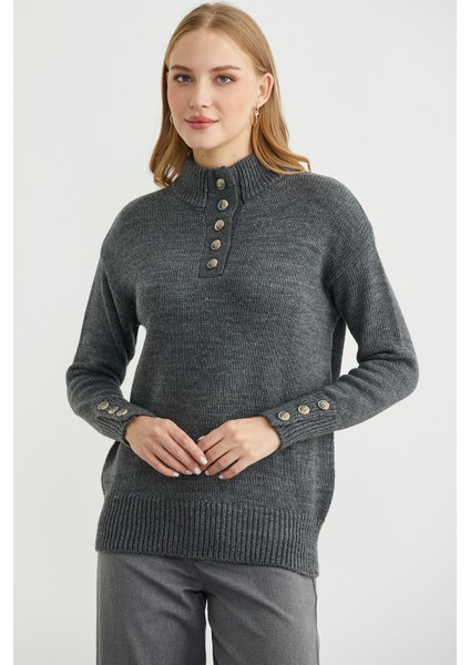 Dik Yaka Düğme Detaylı Yünlü Triko Kazak - Koyu Gri