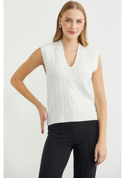 V Yaka Saç Örgü Triko Süveter - Kemik