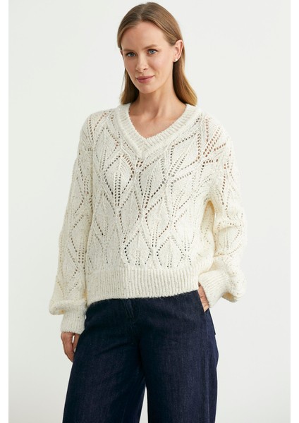 Delikli V Yaka Pullu Triko Kazak - Kemik