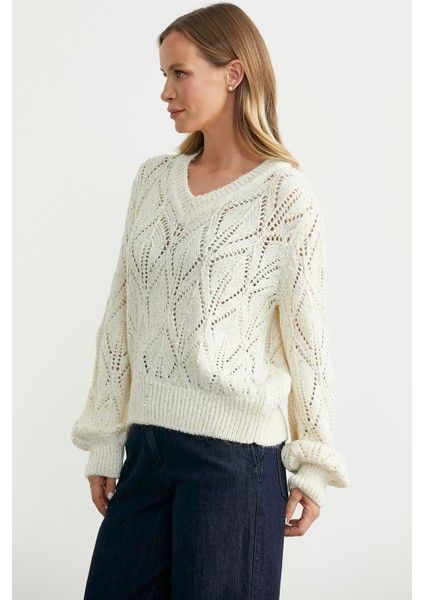 Delikli V Yaka Pullu Triko Kazak - Kemik fırsatları