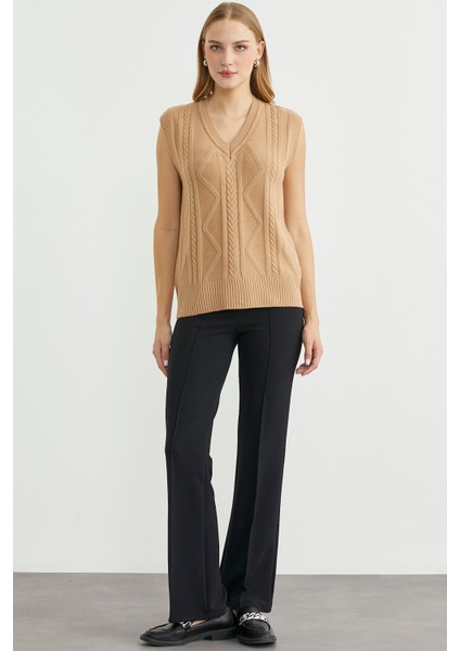 V Yaka Motifli Triko Süveter - Bej