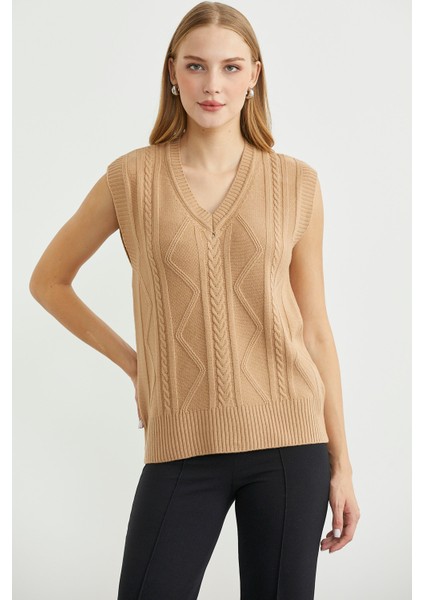 V Yaka Motifli Triko Süveter - Bej fiyatları