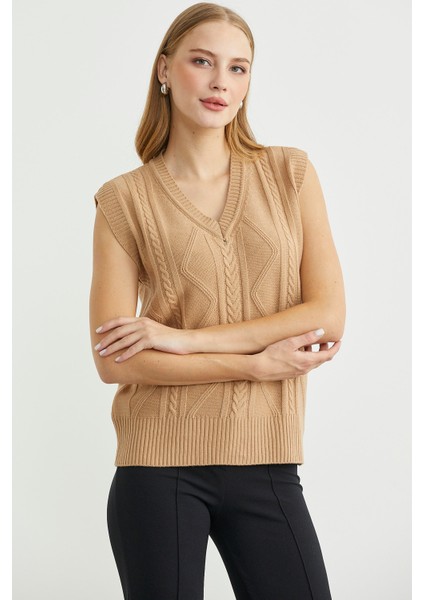 V Yaka Motifli Triko Süveter - Bej fırsatları