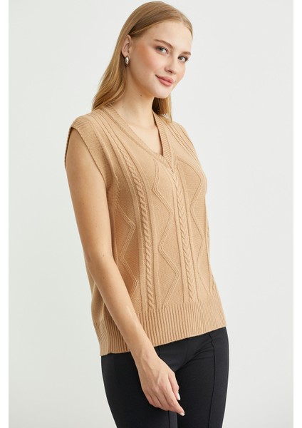V Yaka Motifli Triko Süveter - Bej indirimleri