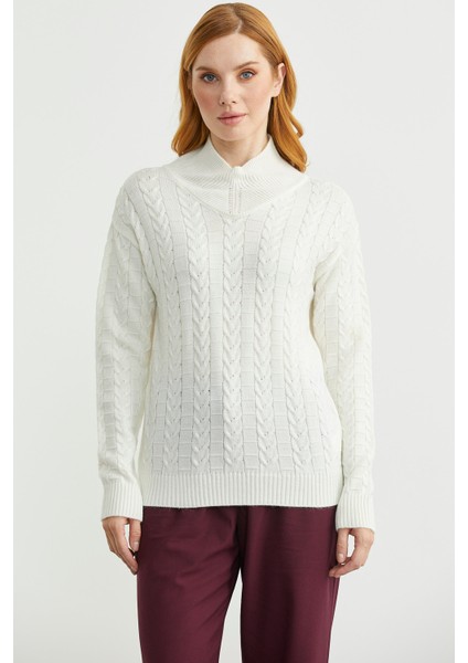 Dik Yaka Motifli Yünlü Triko Kazak - Kemik