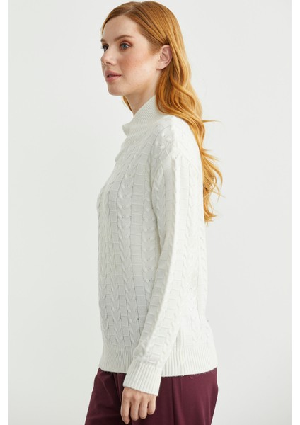 Dik Yaka Motifli Yünlü Triko Kazak - Kemik fırsatları