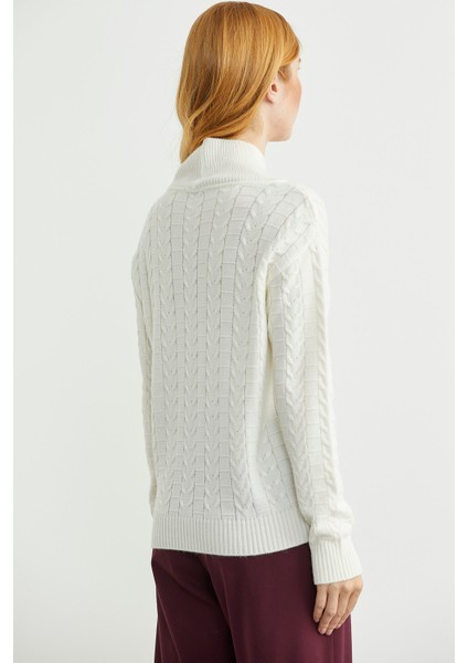 Dik Yaka Motifli Yünlü Triko Kazak - Kemik indirimleri