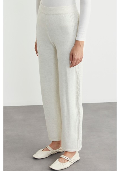 Yanı Motifli Rahat Kalıp Triko Pantolon - Kemik fırsatları