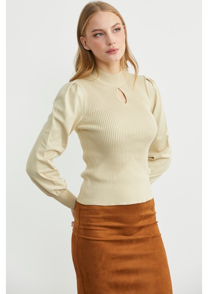 Dik Yaka Balon Kol Triko Kazak - Krem fırsatları