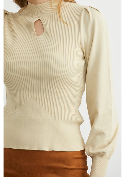 Dik Yaka Balon Kol Triko Kazak - Krem indirimleri