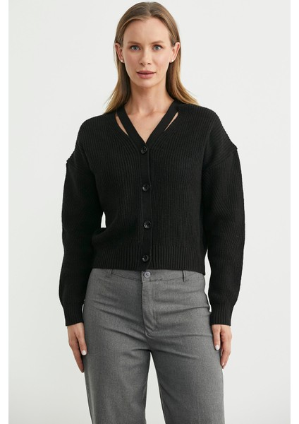 Yaka Detaylı Düğmeli Triko Hırka - Siyah