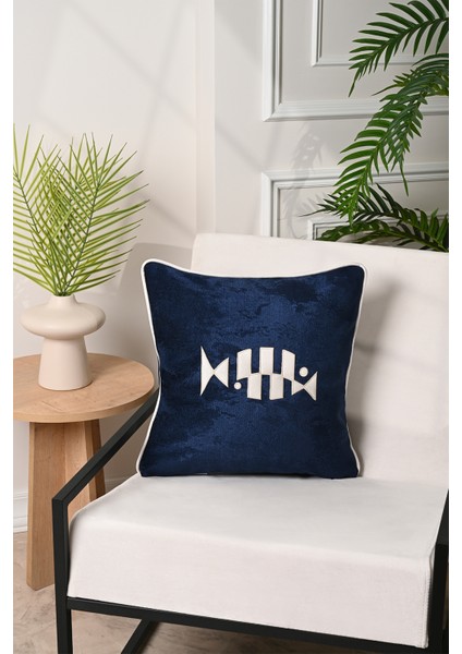 Deri Aplike Balık Tasarımlı Lacivert Kadife Kırlent Kılıfı 43X43CM