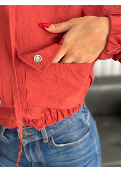 Kadın Kısa Paraşüt Kumaş Astarlı Rüzgarlık Ceket modelleri