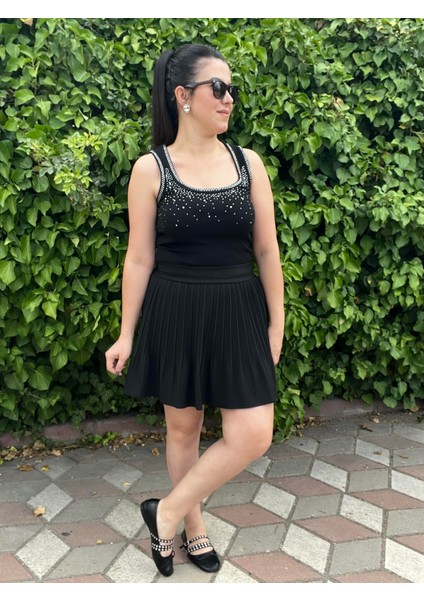Siyah Pileli Şort Astarlı Etek