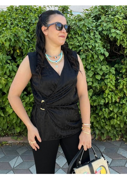 Siyah Saten Gold Toka Detaylı Kruvaze Bluz