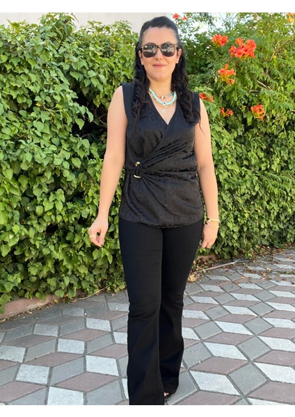 Siyah Saten Gold Toka Detaylı Kruvaze Bluz modelleri