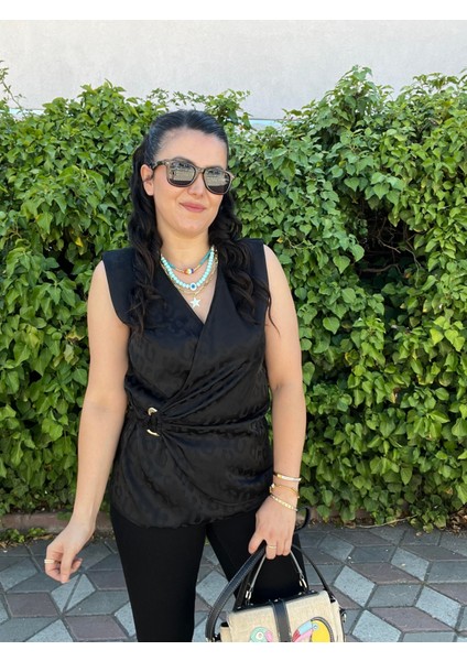 Siyah Saten Gold Toka Detaylı Kruvaze Bluz indirimleri