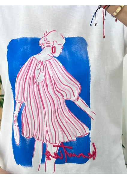 Beyaz Baskı Işlemeli Tişört