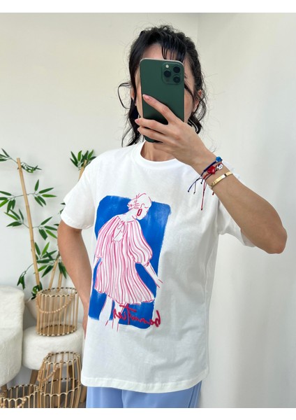 Beyaz Baskı Işlemeli Tişört modelleri