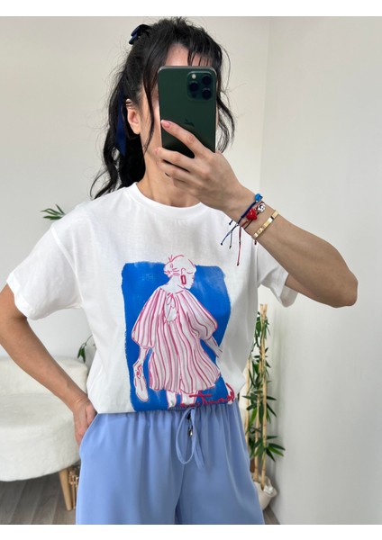 Beyaz Baskı Işlemeli Tişört indirimleri