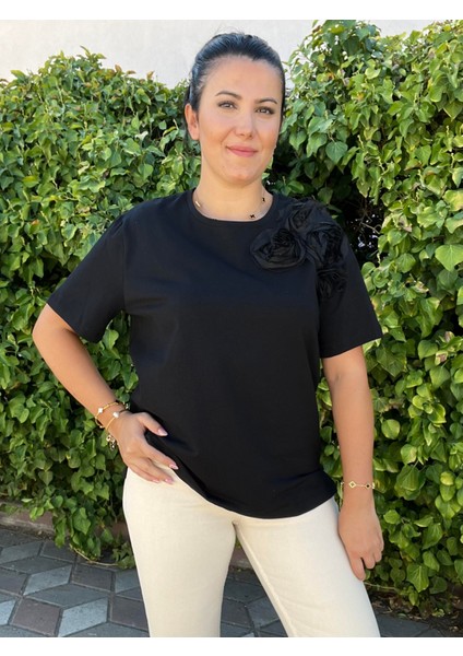 Siyah Üzeri Gül Işlemeli Bluz modelleri