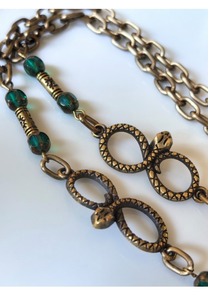 Unisex Gözlük Zinciri – Antik Altın Zincirli, Yeşil Kristal Taşlı, Yılan Başlı Sonsuzluk Figürlü | 78 cm | Thinblack®