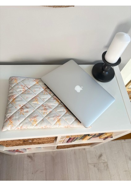 Tavşan Desenli Kapitoneli Bilgisayar Çantası, 13-14-15 Inç Laptop Kılıfı – Suya Dayanıklı Kapitoneli Laptop Kılıfı, Hafif ve Şık El Çantası Tipi Bilgisayar Kılıfı,