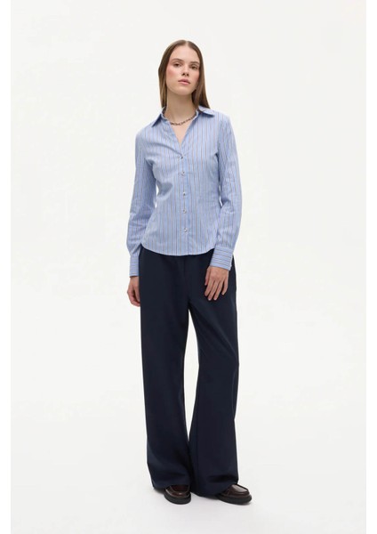 Çizgili Vücuda Oturan Klasik Mavi Kadın Gömlek GML00942 modelleri