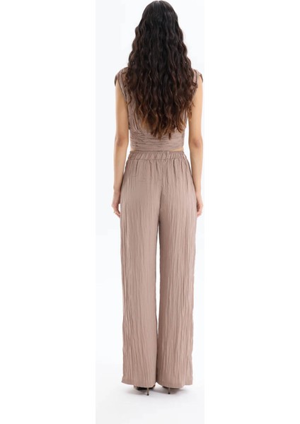 Kırışık Görünümlü Beli Lastikli Açık Kahverengi Kadın Pantolon PNT00196 indirimleri