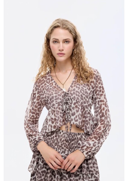 Leopar Desenli Bağcıklı Fırfırlı Tül Bej Kadın Bluz BLZ00834