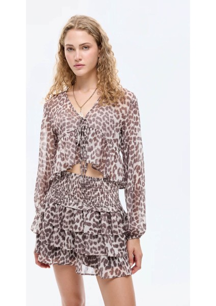 Leopar Desenli Bağcıklı Fırfırlı Tül Bej Kadın Bluz BLZ00834 modelleri