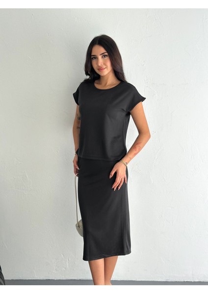 Kısa Kol Yırtnaçlı Pike Kumaş Etekli Takım