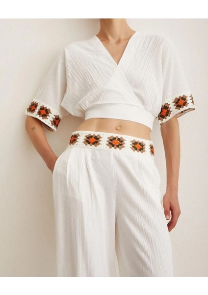 Süzene Nakışlı Kruvaze Yaka Kuşaklı Crop Keten Kumaş Takım