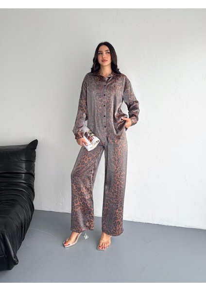 Parlak Leopar Desenli Floş Saten Kumaş Gömlekli Takım fırsatları