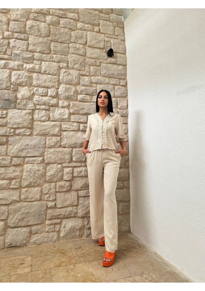 Nakışlı Düğmeli Ön Güpürlü V Yaka Gömlek Pantolunlu Takım indirimleri