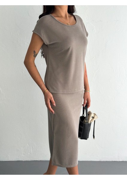 Kısa Kol Yırtnaçlı Pike Kumaş Etekli Takım