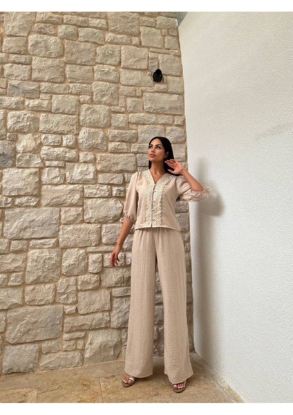 Nakışlı Düğmeli Ön Güpürlü V Yaka Gömlek Pantolunlu Takım indirimleri