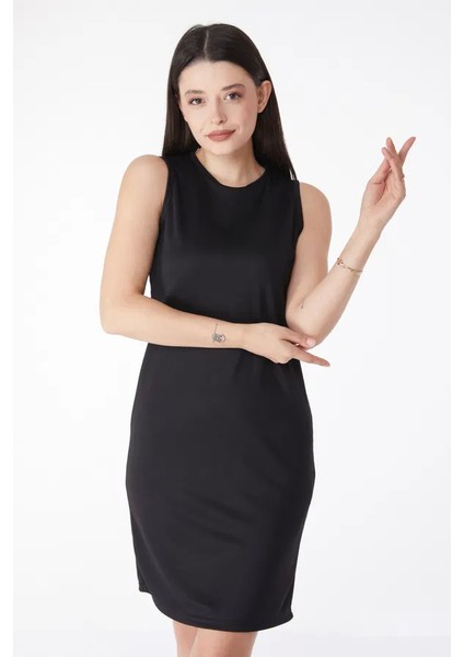 Düz Bisiklet Yaka Kadın Siyah Mini Elbise fırsatları