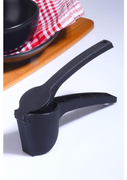 Diyarı Pratik Lüks Sert Plastik Badem Ceviz ve Fındık Kıracağı Fındık Kırma Aleti Fındık Kırıcı Siyah