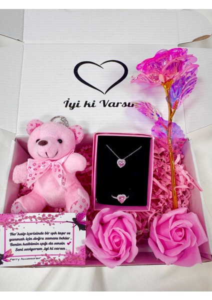 Kararmaz Çelik Pembe Kalp Kolye Yüzük ve Kokulu Gül ve Solmayan Sonsuzluk Günü Hediye Sepeti