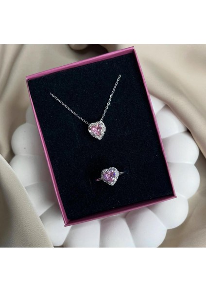 Kararmaz Çelik Pembe Kalp Kolye Yüzük ve Kokulu Gül ve Solmayan Sonsuzluk Günü Hediye Sepeti modelleri