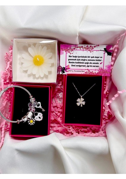 Kararmaz Çelik Yonca Kolye ,çelik Charmlı Bileklik ve Papatya Mum Hediye Seti Anneler Günü Set fiyatları