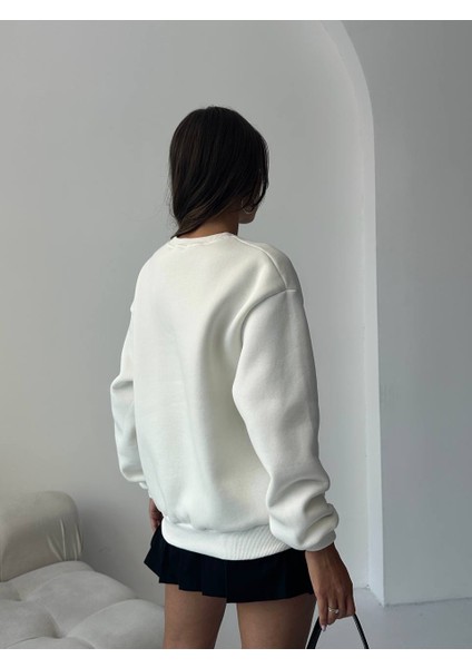 Kadın Düz Kırık Beyaz Basic Baskısız Bisiklet Yaka Oversize Sweatshirt fiyatları