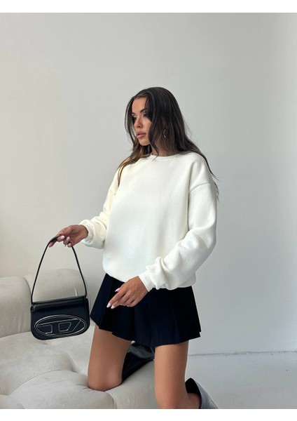 Kadın Düz Kırık Beyaz Basic Baskısız Bisiklet Yaka Oversize Sweatshirt indirimleri