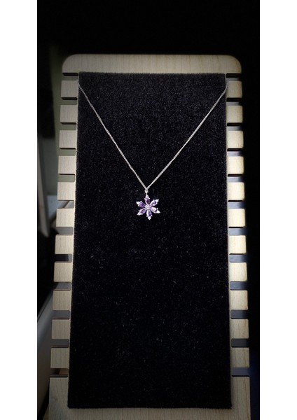 Kararmaz Çelik Mor Lotus Detaylı Gümüş Kolye fırsatları
