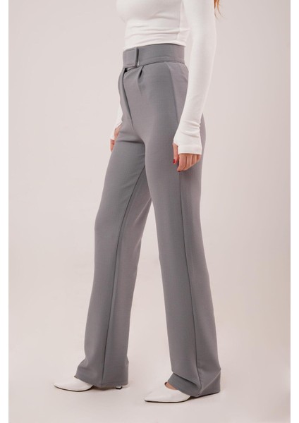 Cırt Kapama Detaylı Gri Pantolon modelleri