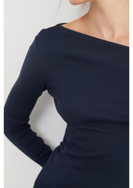 Basic Kayık Yaka Modal Bluz