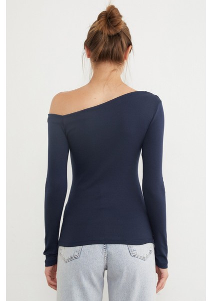 Basic Kayık Yaka Modal Bluz