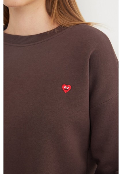 3 Iplik Kalp Nakışlı Bisiklet Yaka Sweatshirt fırsatları